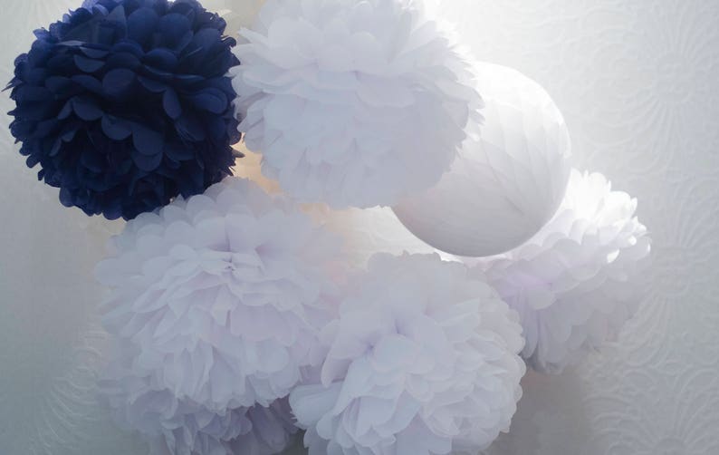 Blanco 15 tamaños mixtos papel de seda Pom Poms set / Pompones de boda / Decoración de la boda imagen 2