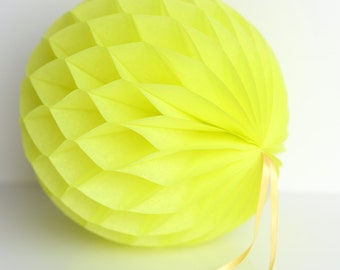 LIMON honeycomb ball | Yellow paper pom poms | Various sizes pom poms | Birthday decorations