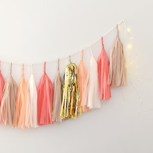 Ghirlanda di nappe di corallo completamente assemblata - Decorazione per matrimoni, ghirlanda per feste di corallo vivente, decorazione per addio al nubilato, ecologica