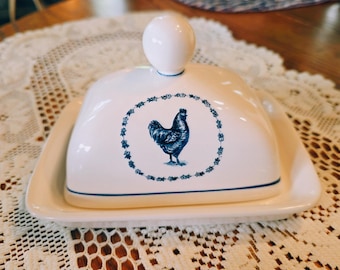 Mantequera con forma de gallo de Molly Hatch / Decoración de cocina rústica / Plato con tapa de pollo de estilo vintage