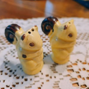 Vintage Ceramic Squirrel Salt Pepper Shakers, Woodland Kitchen Decor