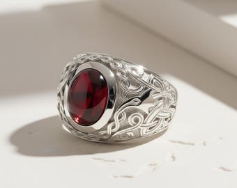 Anillo con nudo celta de granate, cabujón ovalado de plata de ley, joyería vikinga nórdica llamativa.