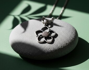 Minimalist Sterling Silber Blumen Halskette, Anhänger oxidiert Blüte