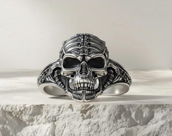 Handgefertigter, oxidierter Sterlingsilber-Gothic-Totenkopfring