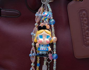 Llavero con dije para bolso Alice PopMart: Cuarzo rosa, cristal y cuentas de sodalita