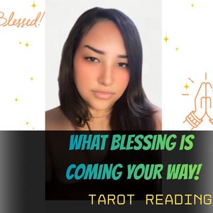 Puede incluir: Un gráfico digital que muestra a una persona de cabello oscuro, el texto "Blessed!", un icono naranja de manos en oración y el texto "WHAT BLESSING IS COMING YOUR WAY! TAROT READING" en una fuente negrita multicolor sobre fondo oscuro.