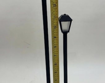 Street Light Post with Magnetic Light | 1:12 Scale