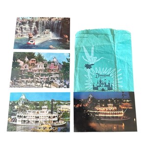 Disneyland Postkarten - Submarine Falls, Rainbow Ridge, tagsüber Mark Twain, nachts Mark Twain