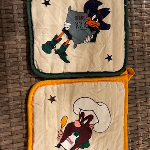 Vintage 1993 Looney Tunes Daffy Duck Yosemite Sam Pot Holders Set