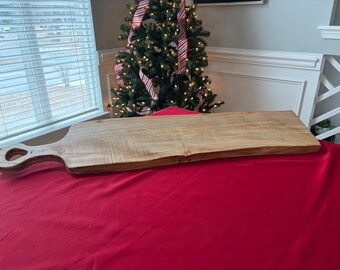 Tagliere di salumi in acero duro marezzato con bordo vivo