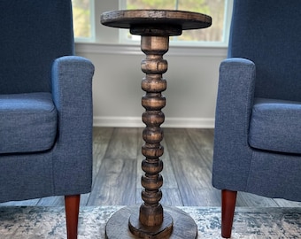 Tavolino d'appoggio/tavolino laterale fatto a mano. Legno di pecan martellato. Prodotto nuovo.