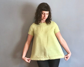 1960s 60s Vintage Pastel Lime Mint Green Short Sleeve Sleeved Tent Tented Maternity Blouse w Yellow Lace Trim and Button-Up Back Medium M