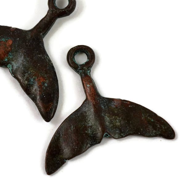 Wal Schwanz Anhänger - grüne Patina - 23x24mm - Mykonos Perlen