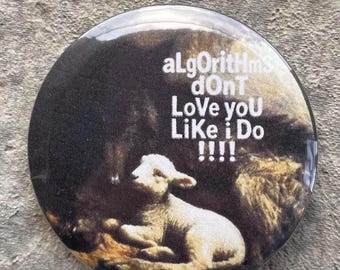 Anti Ai Abzeichen Pin | salgorythmen lieben dich nicht so wie ich | Retro Grafik-Button (58 mm)