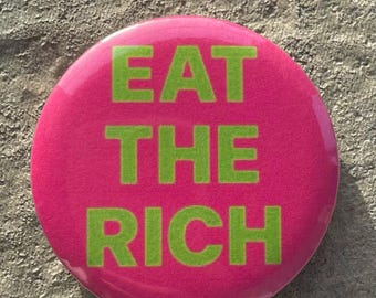 Essen Sie das reiche Abzeichen | Anti Kapitalismus 58 mm Badge Pin Button | Retro 60er 70er 80er 90er Y2K Knopf