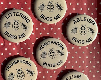 Diese Bugs Me Pins | Anstecknadel im Vintage Style 58 mm | Retro 60er 70er 80er 90er Y2K Knopf
