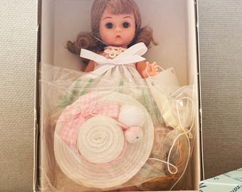 Rare Vintage MIB, Madame Alexander 25020 8" Easter Egg Hunt collectible doll , 2000