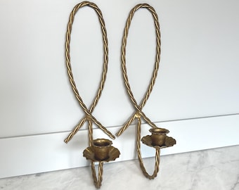 Coppia di applique da parete vintage in ottone con corda / Portacandele in metallo dorato Homco / Decorazione da appendere a forma di anello intrecciato in stile Hollywood Regency di metà secolo, 28 cm