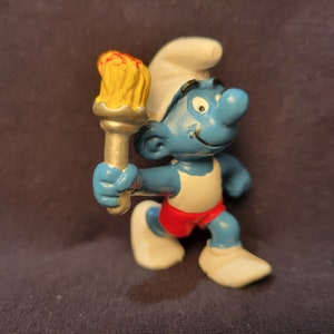 Vintage Torchbearer Smurf Figurine