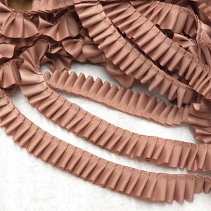 10 Meter 2,5 cm 0,98 "breiter brauner Faden Falten Plissee Borte Saum Spitzenbesatz DIY Manschetten Rock Kleid Ärmel Kanten Dekoration C24X1047P250624C