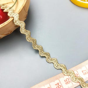 10ヤード 1 cm 0.39インチ幅 ゴールド/ホワイト ウェーブ生地 刺繍 DIY 子供用スカート シャツ ドレス 服 袖 レース トリム リボン テープ Z34E189P230721X