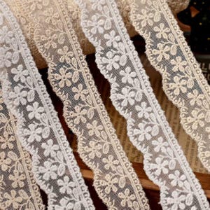 10 yardas (2,5 cm) de ancho, tela de algodón con flores color marfil/beige, bordado para camisa de niño, falda, vestido, ribete de encaje, cinta N20T794K241109U