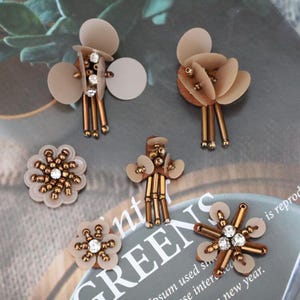 10-15pcS 5-10cm wide brown Handmade nail beads, sequins, beads flower cloth stickers applique patch wedding dress accessories T27X76P261026P