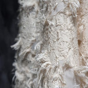1,35 Meter breit Schwarz / Beige floral gewebte Jacquard Textur Stoff Baumwollmischung Quaste Rock Kleid Shirt Design Tuch Material G15V32T250207B