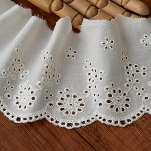 10 cm 3,93” breites beiges Baumwoll Hohlgewebe Spitzenbesatz mit Spitze bestickt Zierband Kleid Rock Hut Beutel Bordüre Accessoires N20T904P250618U