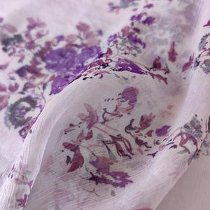 紫色の薄いシフォンプリーツプリントテクスチャ生地糸DIYサマードレスカーディガンスカートパンツシャツ服デザイン素材Y32T6V250414B