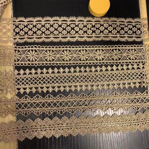 5 Meter 2,5-3,4 cm breit Gold Jakobsmuschel Blumen Stoff Stickerei DIY Kind Puppe Kleid Rock Shirt Einfassung Material Spitzenbesatz Band R8U9C241220C