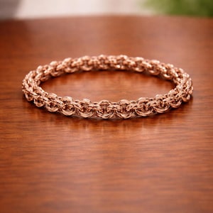 Roségouden armband met in elkaar grijpende schakels: minimalistische laagjes sieraden voor vrouwen