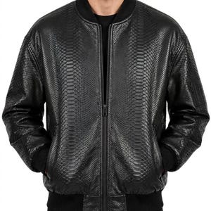 Chaqueta bomber unisex de piel de oveja - Chaqueta negra con cremallera y estampado de pitón y piel de serpiente.