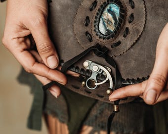 Skórzana torba kabura, skórzany pas kabura Burning Man, uprząż funkcjonalna, pas festiwalowy, kabura kieszonkowa, uniwersalna torba kabura steampunk