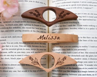 Marcador de pulgar de madera personalizado, soporte de página de libro grabado personalizado, regalo para lectores y estudiantes.