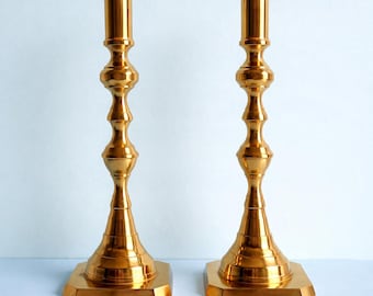 Two Vintage Brass Candlesticks Classic Turned Decor Table Setting Set 8.5 Inches