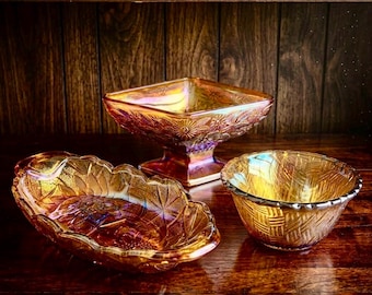 Juego de 3 piezas de vidrio vintage Indiana Glass Marigold Carnival: plato con pedestal, bandeja para aperitivos, cuenco. Diseño floral de piña en ámbar iridiscente de la época de la Gran Depresión.