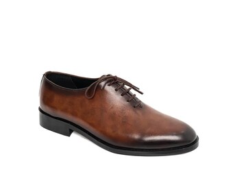 Zapatos de cuero marrón hechos a mano para hombre, estilo Oxford, formales, con cordones y puntera reforzada.