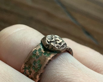 Gold Bronze Nugget Ring Size 7.5 8mm Wide Floral Stamped Band - Verdigris Patina Copper Jewelry - Unique Rustic 7th Anniversary Gift for Her
