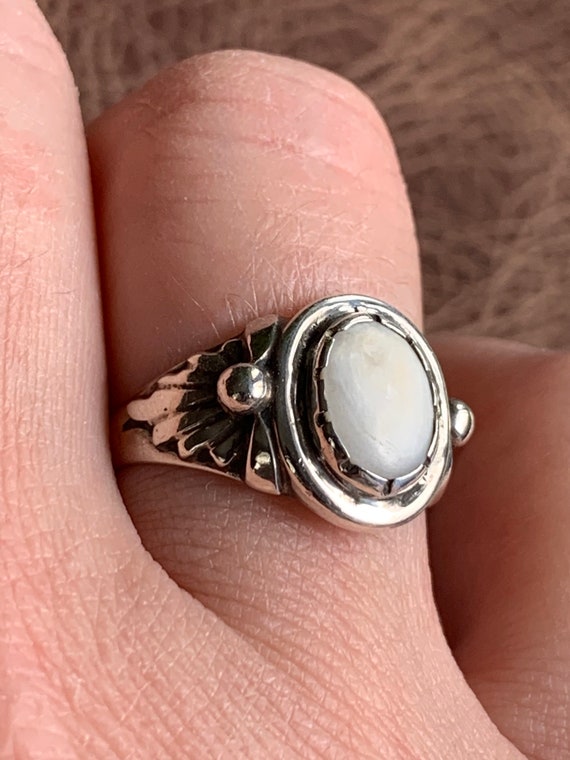 Vintage White Buffalo Navajo Sterling Silver Ring 
