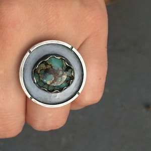 RARE High Grade Seven Dwarfs Mine Webbed Gem Silica 7D Turquoise Round Shield Ring - Chunky Forged Sterling Silver Shadowbox Viking Jewelry