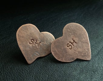 Pendientes de tuerca de corazón de cobre únicos con poste de plata de ley, Joyería personalizada con monograma inicial estampada, Regalo del 7.º aniversario