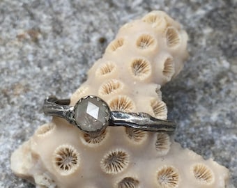 Anillo de compromiso de diamante gris natural de talla rosa, Tamaño 5,5-6, Plata de ley oxidada, Joyería botánica rústica delicada, Libre de conflictos