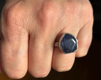 Vintage Modernist Geometric Blue Sapphire Solitaire Ring Size 7.75 set in 925 Sterling Silver - July Birthstone Jewelry Gift for Her