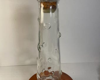 Bottiglia/decanter vintage canadese Schenley in vetro trasparente con decorazione a rilievo, 31,75 cm x 8,35 cm.