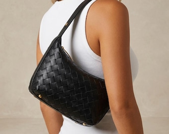 Bolso de hombro tipo dumpling de piel tejida con asa superior