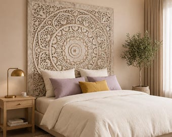Panel de pared de madera tallada con mandala blanqueado, cabecero bohemio de teca reciclada.