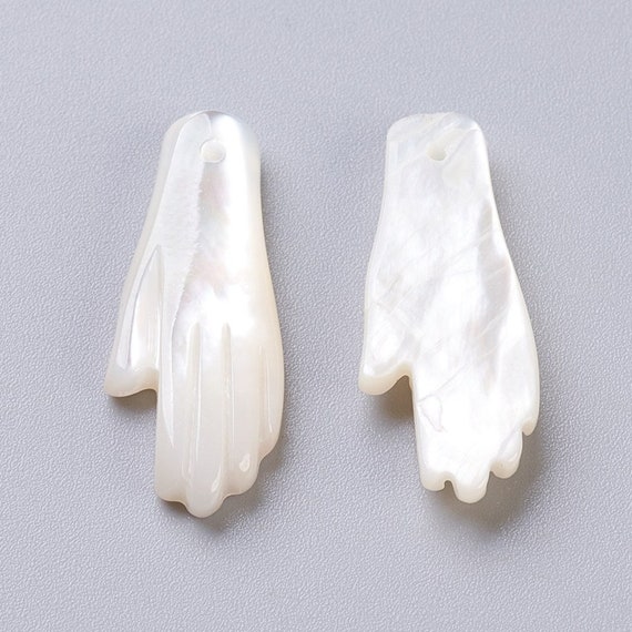 Pendentif main nacre blanche naturelle 21,5 mm