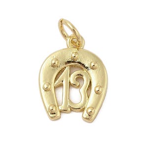 Breloque fer à cheval et le chiffre 13 en laiton plaqué or 18k Pendentif fer à cheval  14 mm pendentif porte bonheur chiffre 13