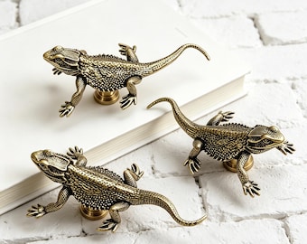 Handmade Brass Lizard Drawer Pull, Vintage Gecko Cabinet Knob, Rustic Animal Handle for Wardrobe Door, Decorative Furniture Hardware